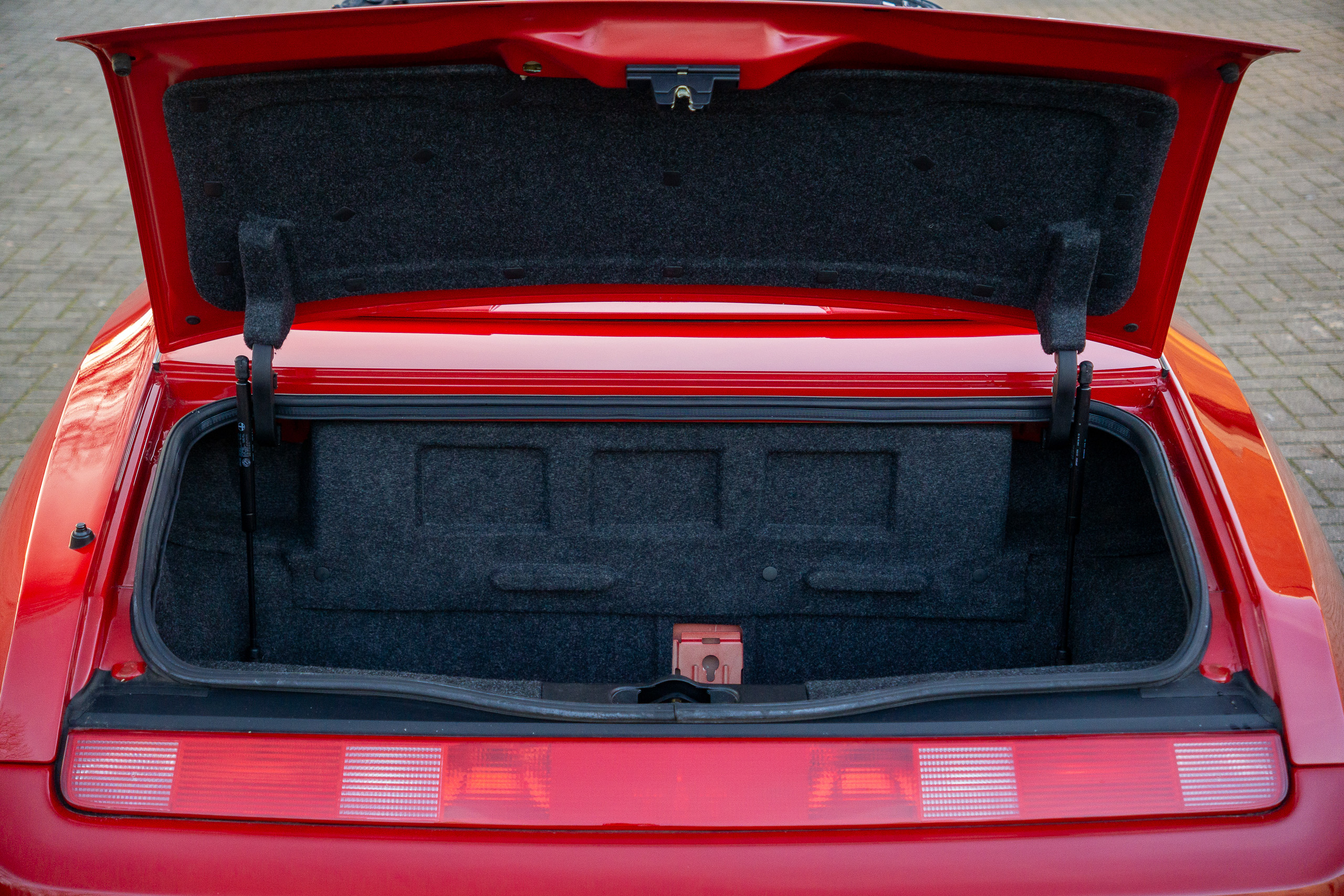 Alfa_Romeo_Twin_Spark_Spider_Oldtimer_050